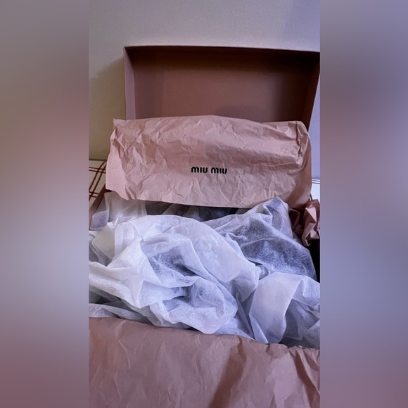 MIU MIU Platforms - Black Patent Leather Sandals with pearl and silver chain - Picture 10 of 14